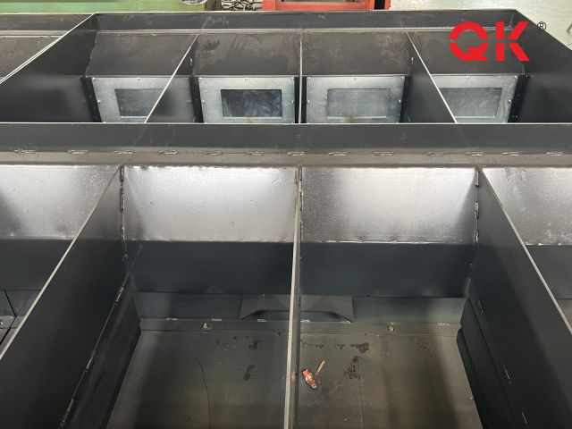 Полностью автоматическая платформа для удаления пыли и резки шлака скребкового типа.